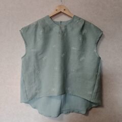 フレンチスリーブブラウスの大き目サイズ出来ました。
