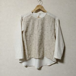 感謝価格εïз ちょうちょ柄コットンリネンガーゼ 肩ヨーク切り替えブラウス
